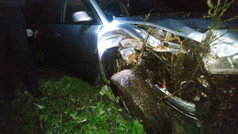 В Сысольском районе в результате ДТП пострадали водитель и пассажирка Volkswagen