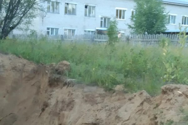 В Усть-Вымском районе рядом с детским садом появился песчаный карьер