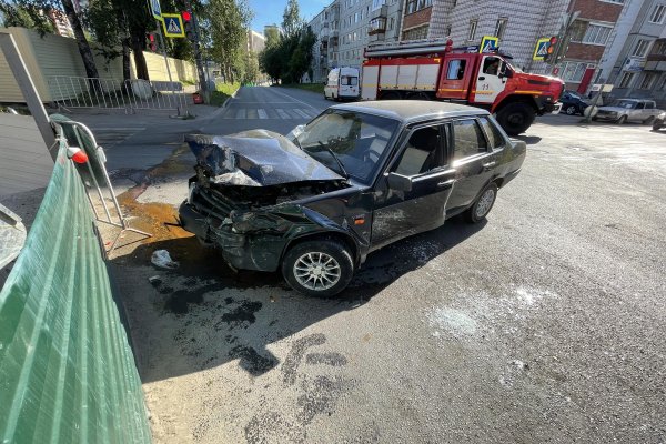 В Сыктывкаре произошло два столкновения автомобилей, в которых пострадали люди