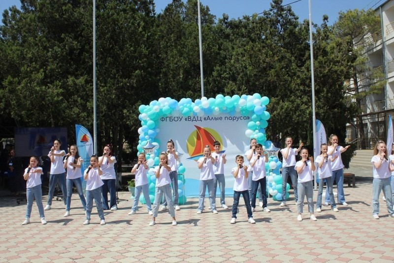 Одаренные школьники из Коми участвуют в четвертой смене "Марафона талантов" в Евпатории