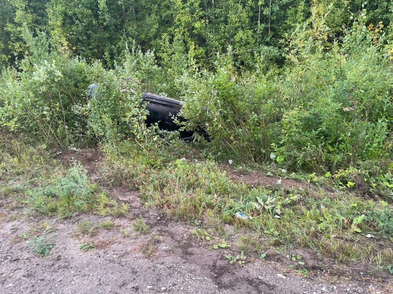 В Усть-Вымском районе начинающий водитель Volkswagen Jetta опрокинулся в кювет