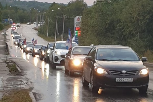 В Сосногорске прошел автопробег в поддержку Вооруженных Сил РФ, проводящих СВО на Украине