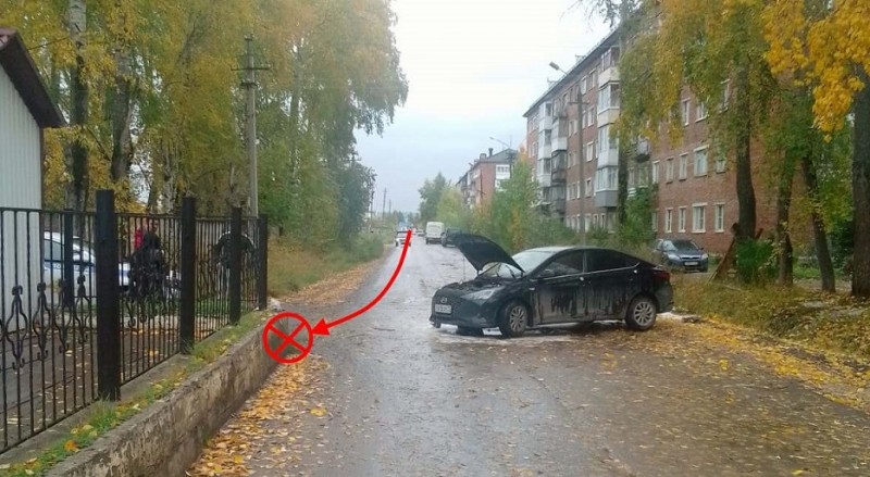 В Усть-Вымском районе женщина за рулем Hyundai протаранила забор