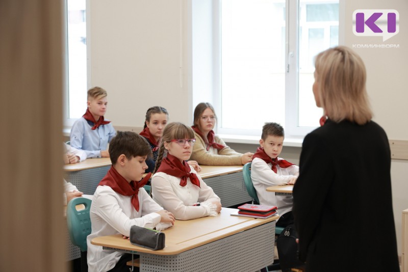 В Сыктывкаре и.о. министра образования Коми разговаривала со школьниками о добром отношении к пожилым