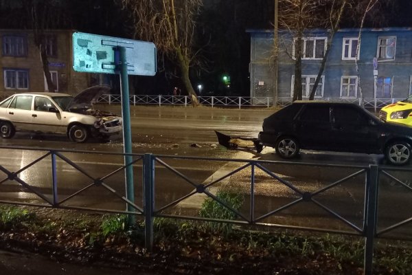 В Сыктывкаре молодой водитель новенькой Daewoo Nexia врезался в ВАЗ