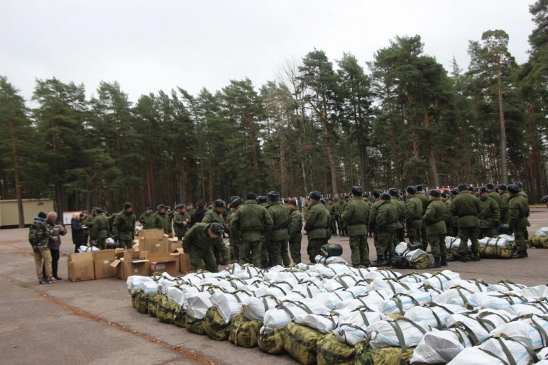 Дополнительную экипировку от правительства Коми получили военнослужащие, которые проходят подготовку в посёлке Приветнинское

