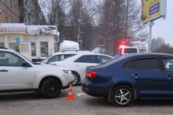 В Ухте после столкновения с Subaru водитель Volkswagen получила травмы
