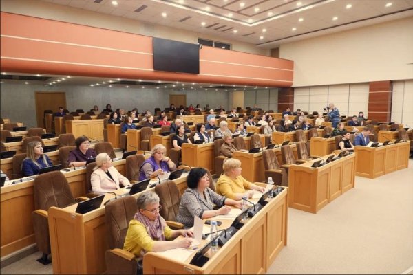 Женщины-политики Коми обсудили планы совместной работы и меры поддержки военнослужащих и их семей

