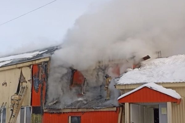 В здании социокультурного центра в поселке Усть-Лэкчим огнем повреждено 120 кв.м