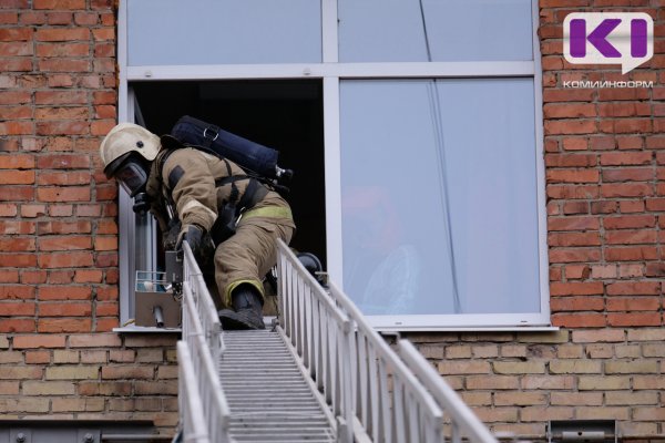 В Сосногорске на пожаре спасли пенсионера