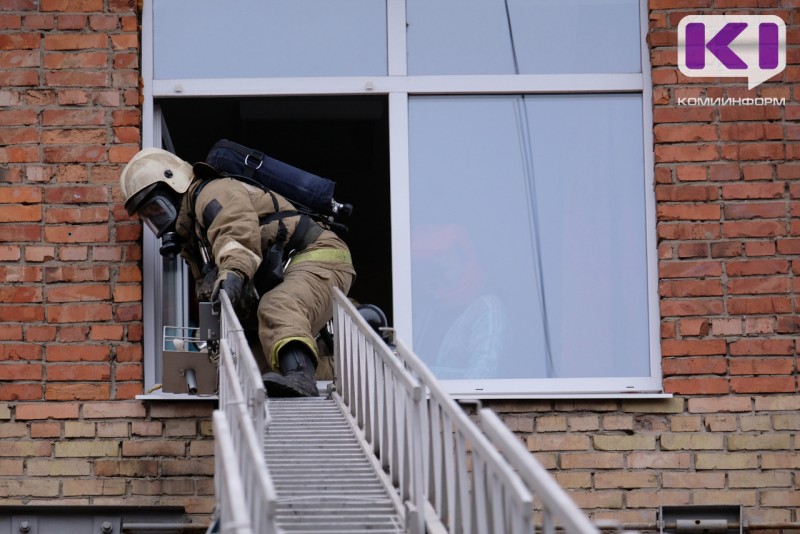 В Сосногорске на пожаре спасли пенсионера