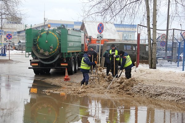 В Сыктывкаре продолжается очистка ливневых канализаций