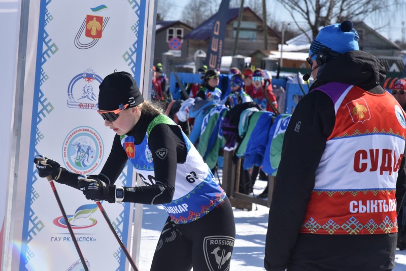 Около 600 лыжников стартовали на всероссийских соревнованиях на призы Раисы Сметаниной