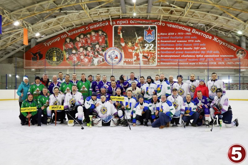 В Коми ветераны хоккея сразились за "Кубок Приполярья"
