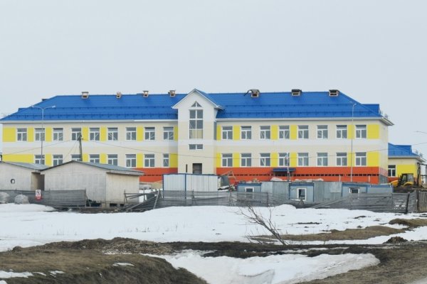 Владимир Уйба проинспектировал ход строительства школы в селе Ижма и школы-сада в деревне Усть-Ижма


