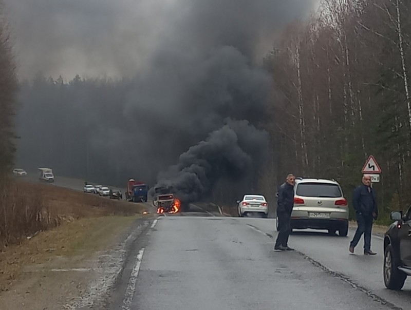 В Княжпогостском районе на трассе сгорел лесовоз