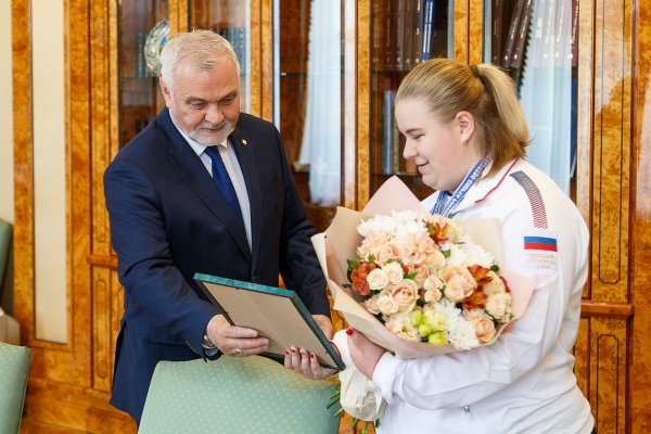 Владимир Уйба поздравил Викторию Орлову с победой на Чемпионате России по тяжёлой атлетике