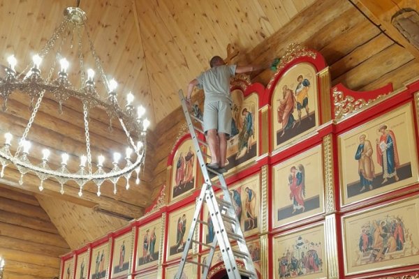 В Воркуте военные летчики помогли очистить от строительной пыли храм святой Варвары