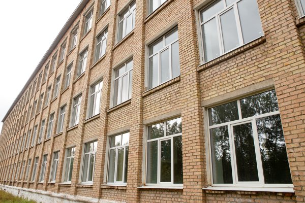 При поддержке ЛУКОЙЛа заменили окна в школах Вуктыла, Нижнего Одеса и Яреги

