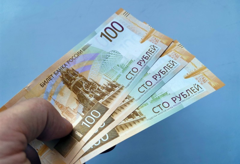В Коми появились обновленные 100-рублевые банкноты

