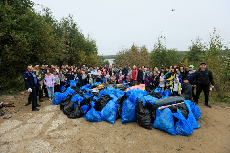 Сотрудники Монди СЛПК приняли участие в экологической акции "Речная лента"
