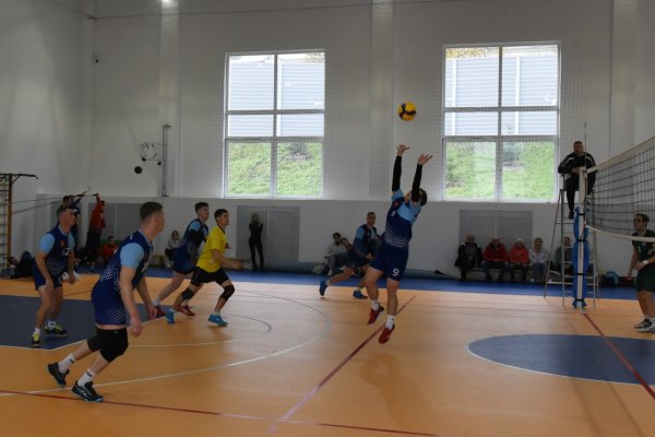 Команды из Сыктывкара и Ухты победили в Республиканском турнире по волейболу