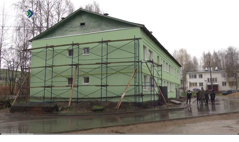 Воняет, дует и течет: сельчан Сыктывдинского района не устраивает затянувшийся капремонт многоквартирного дома