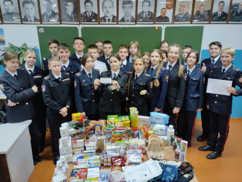 В Ухте кадетский класс собрал гуманитарную помощь бойцам СВО