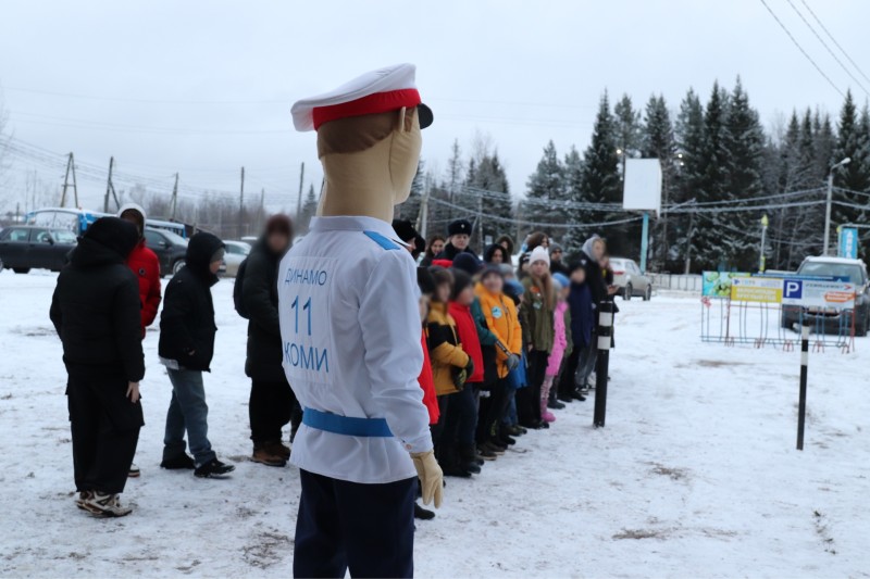 В Сыктывкаре торжественно открыли профильную смену детского лагеря "Юный динамовец"