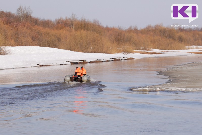 За выходные в Вуктыльском районе "Спас Коми" совершили 16 рейсов через реку 