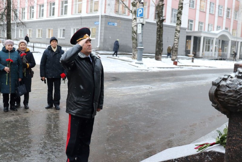 В Сыктывкаре почтили память сотрудников, погибших при исполнении служебного долга