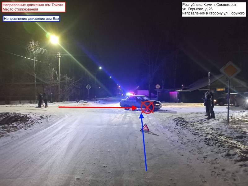 В Сосногорске водитель Toyota Venza не поделила дорогу с ВАЗ-21103