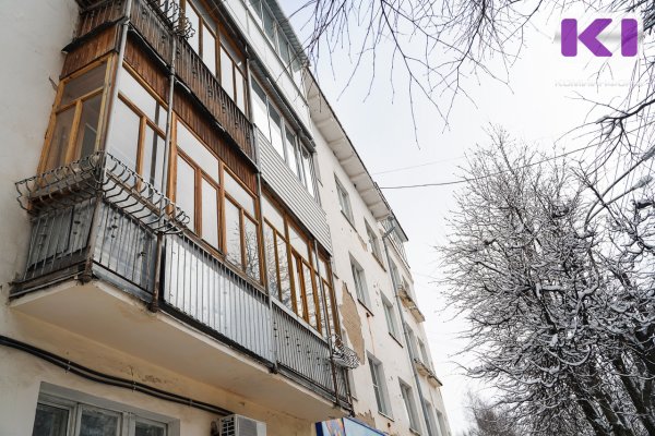 Жительница Выльгорта застряла на балконе и вызвала спасателей