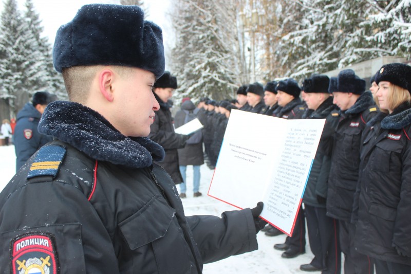 Ряды органов внутренних дел Коми пополнили 73 молодых полицейских