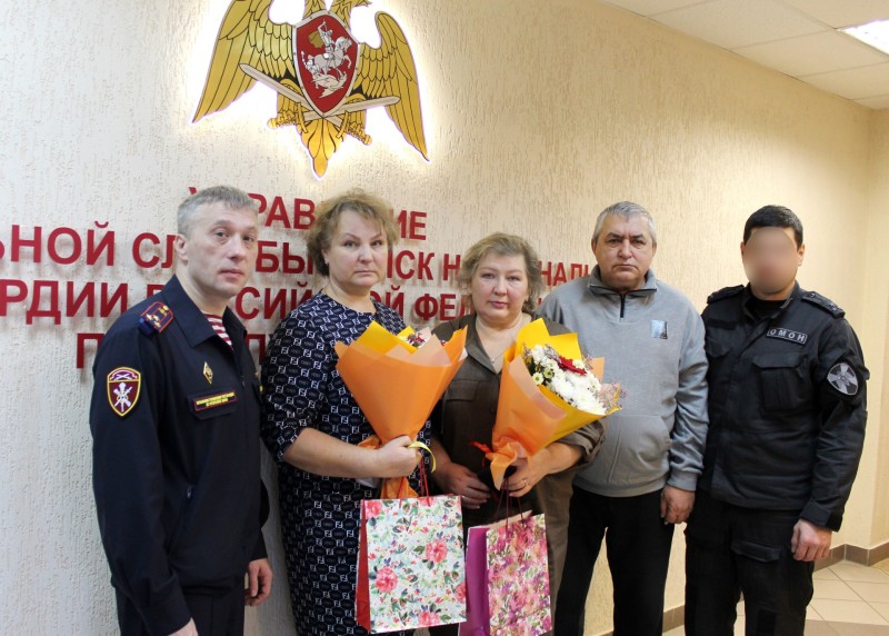 Начальник Росгвардии Коми поздравил матерей погибших росгвардейцев с Днем матери

