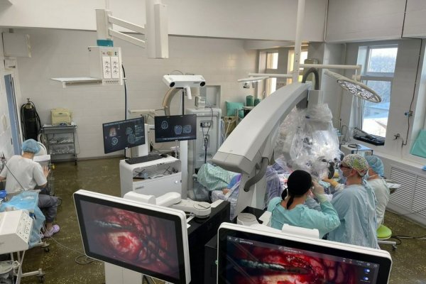 В Коми республиканскую больницу поступил нейрохирургический микроскоп для проведения сложных операций
