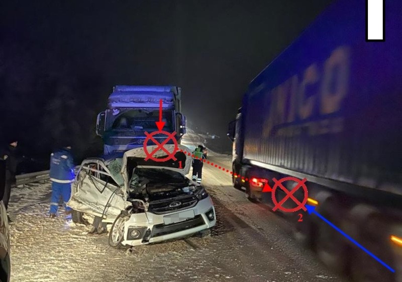 В Сыктывдинском районе при столкновении Chery с большегрузом Volvo и микроавтобусом "Соболь" пострадали пять человек