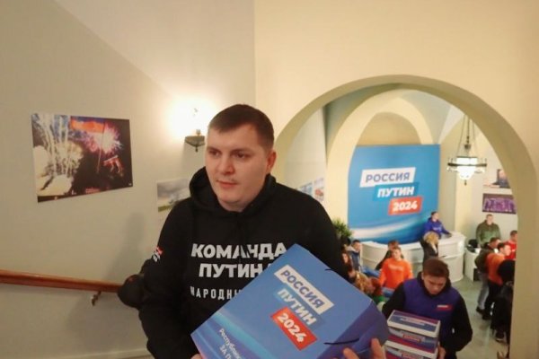 Первая партия подписей в поддержку Владимира Путина принята в Москве