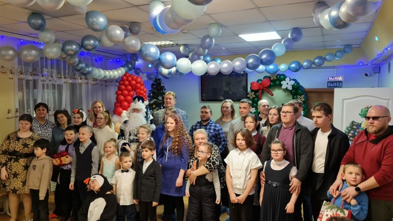 Коми энергосбытовая компания поздравила детские учреждения Воркуты и Усинска с новогодними праздниками

