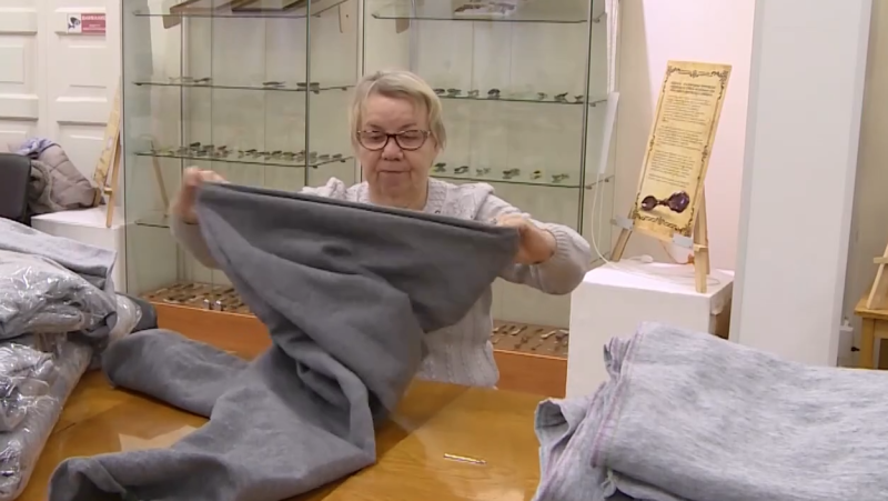 Волонтеры Сыктывдинского района начали шить утепленные штаны для участников СВО