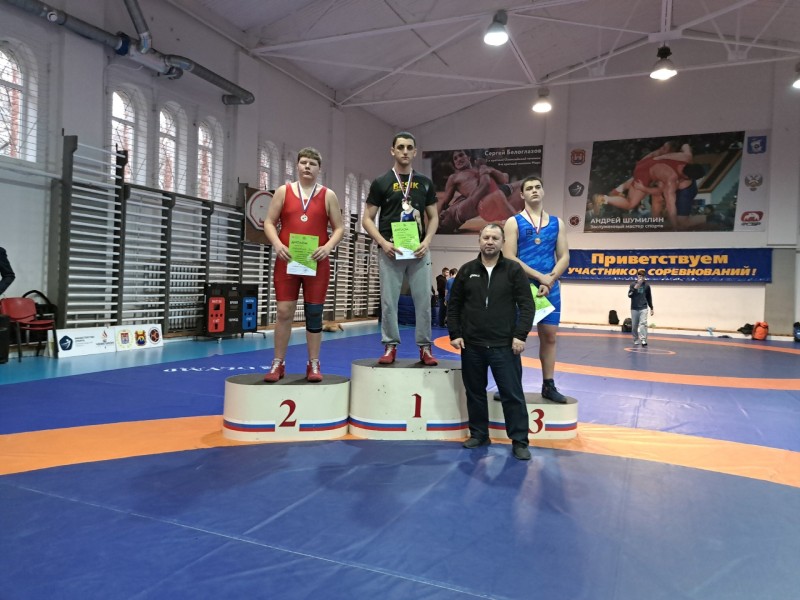 Девять медалей завоевали вольники Коми на первенстве СЗФО