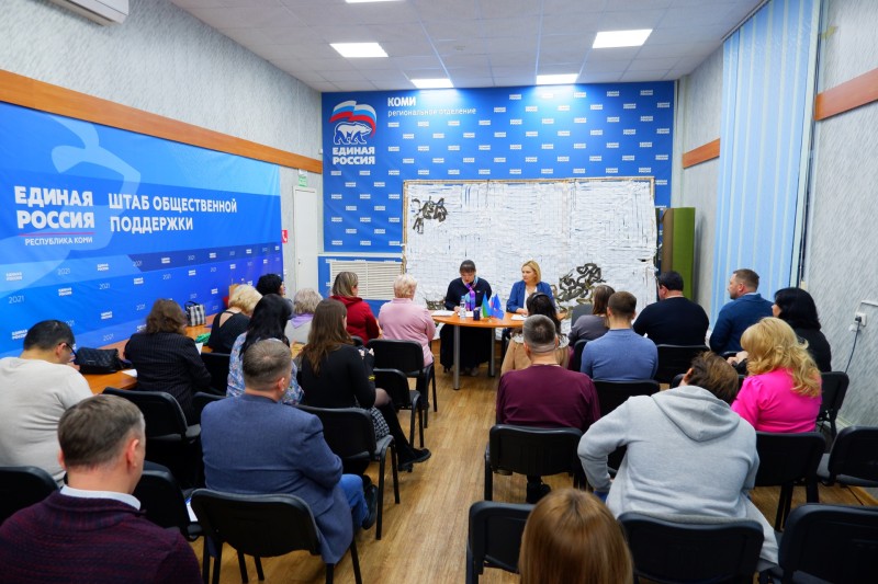 "Единая Россия" наградила активных родителей за помощь в реализации партийных проектов