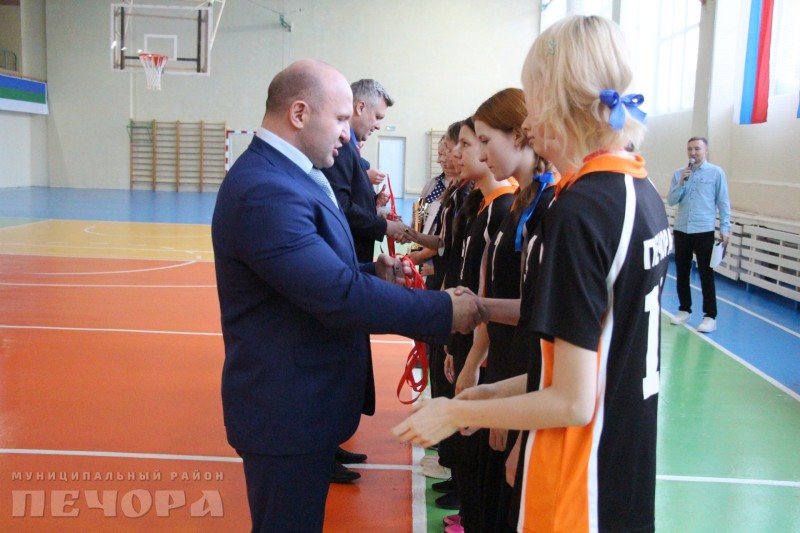 В Печоре завершился муниципальный этап игр по волейболу "Серебряный мяч"