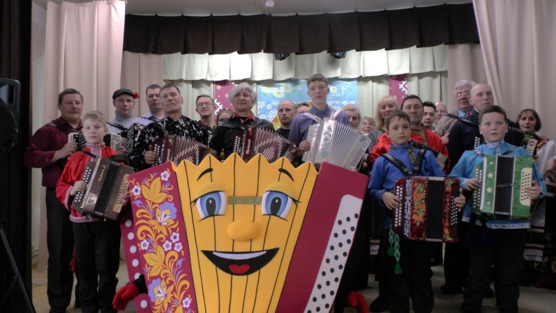 В Коми на президентский грант провели фестиваль "Играй, гармонь"