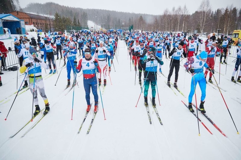 Лыжный марафон "Сияние Севера" объединил более 300 лыжников со всей страны