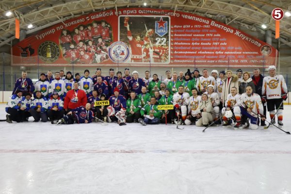 В Инте ветераны спорта встретились на республиканских соревнованиях по хоккею 