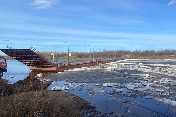 В сыктывкарском местечке Заречье демонтировали понтонный мост