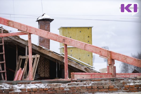 В Сыктывкаре Фонд капремонта заплатит собственнику за залив квартиры во время ремонта крыши


