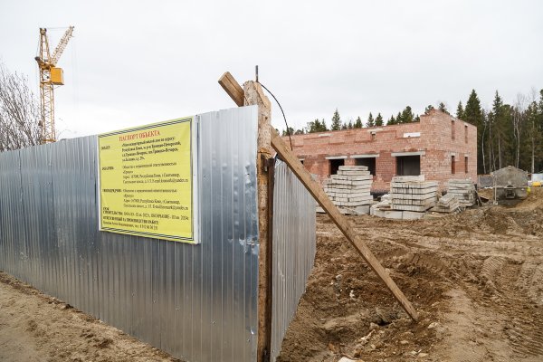 Владимир Уйба проинспектировал ход строительства домов для переселения граждан из аварийного жилья в Троицко-Печорске