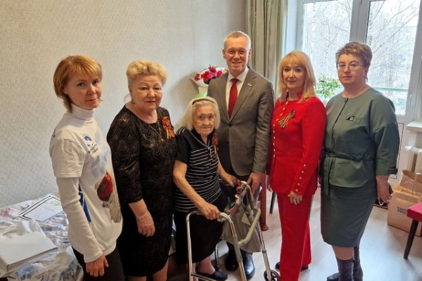 В Сыктывкаре поздравили с наступающим Днем Победы участницу Великой Отечественной войны Лилию Чукилеву